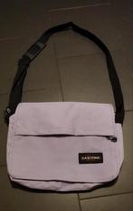 Lichtpaarse Eastpak schoudertas. 35x30 cm, Sieraden, Tassen en Uiterlijk, Tassen | Schoudertassen, Ophalen of Verzenden, Zo goed als nieuw