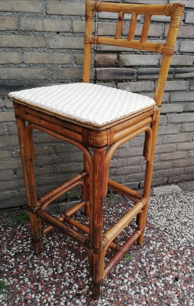 Kruk/barkruk. ROHE? Rotan. 1960/1970.  106 cm., Huis en Inrichting, Krukjes, Zo goed als nieuw, Overige materialen, Ophalen