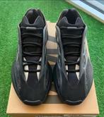 Yeezy 700 v3 dark green, Ophalen of Verzenden, Zo goed als nieuw, Overige typen
