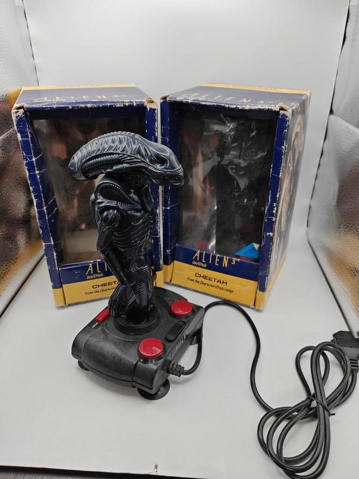 2x NES Alien 3 Joystick Cheetah controller Cib, Computers en Software, Joysticks, Zo goed als nieuw, Ophalen of Verzenden