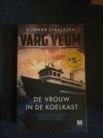 Varg Veum De Vrouw in de Koelkast - Gunnar Staalesen, Boeken, Gelezen, Ophalen of Verzenden, Nederland
