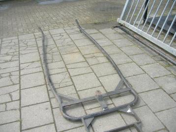  antieke bomen v.e. koets en wielen-koffer-lampen, zie fo/om beschikbaar voor biedingen