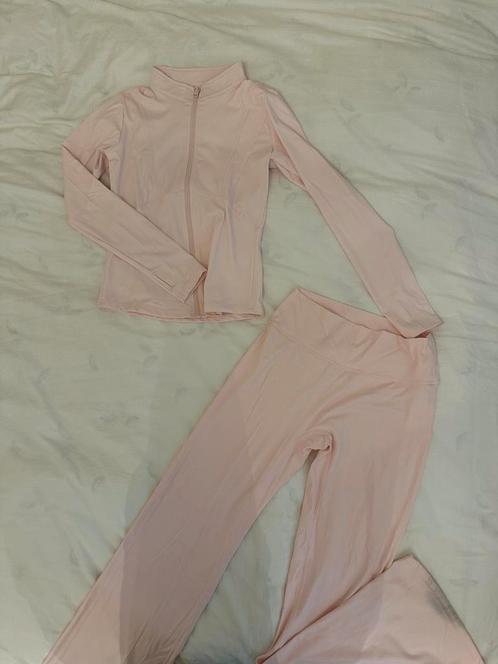Exercere lichtroze flared legging met define jacket, Kleding | Dames, Sportkleding, Zo goed als nieuw, Fitness of Aerobics, Maat 42/44 (L)