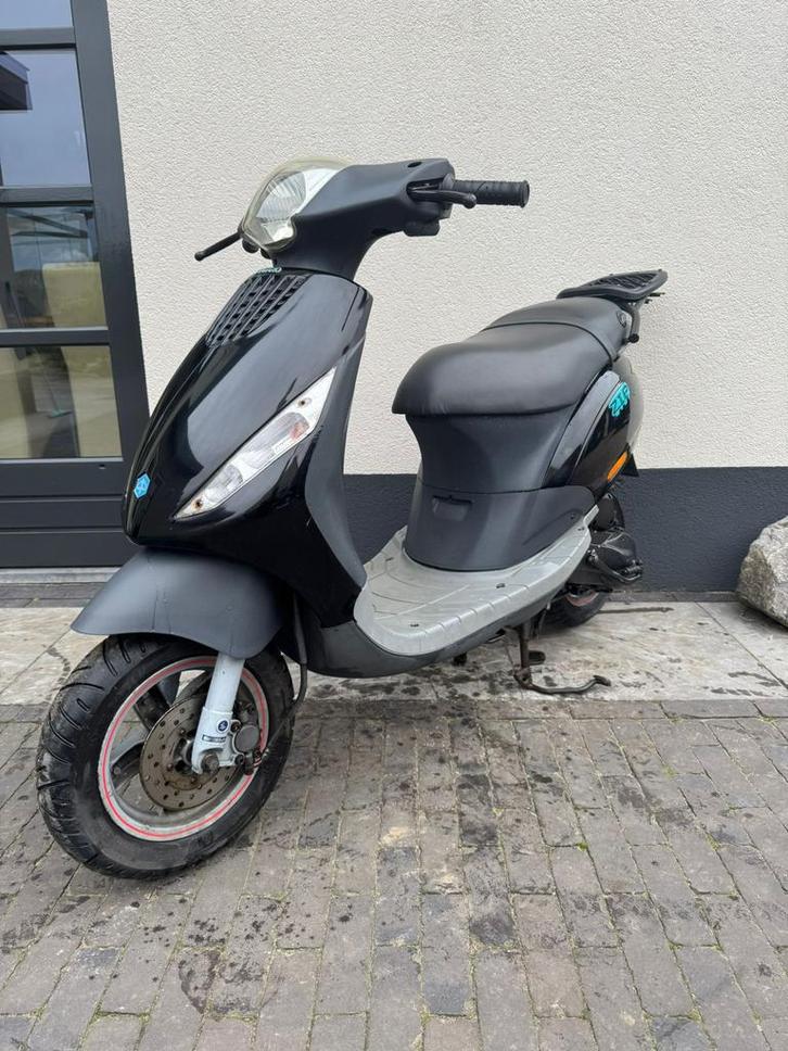 Piaggio zip 2 takt 50cc 14587 km Glans zwart, Fietsen en Brommers, Scooters | Piaggio, Zo goed als nieuw, Zip, Tweetakt, Ophalen