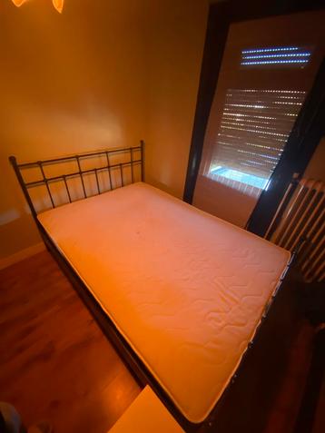 Metalen Bedframe 140x200 + Matrassen & Topper beschikbaar voor biedingen