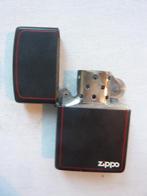 Zippo lighter vintage Black Matte Red Border 218ZB mei 1991, Verzamelen, Rookartikelen, Aanstekers en Luciferdoosjes, Gebruikt
