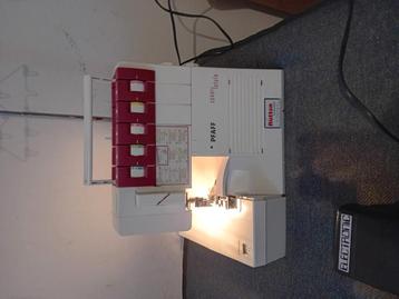 Lockmachine pfaff 4850 cover style (nieuw) beschikbaar voor biedingen