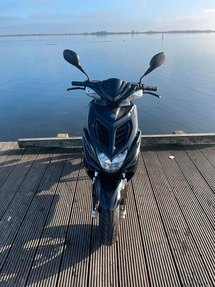 TE KOOP YAMAHA AEROX 2020, Fietsen en Brommers, Scooters | Yamaha, Gebruikt, Aerox, Maximaal 45 km/u, Benzine, Ophalen