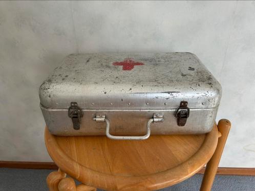 Antieke aluminium Russische EHBO koffer met rood kruis, Antiek en Kunst, Curiosa en Brocante, Ophalen of Verzenden