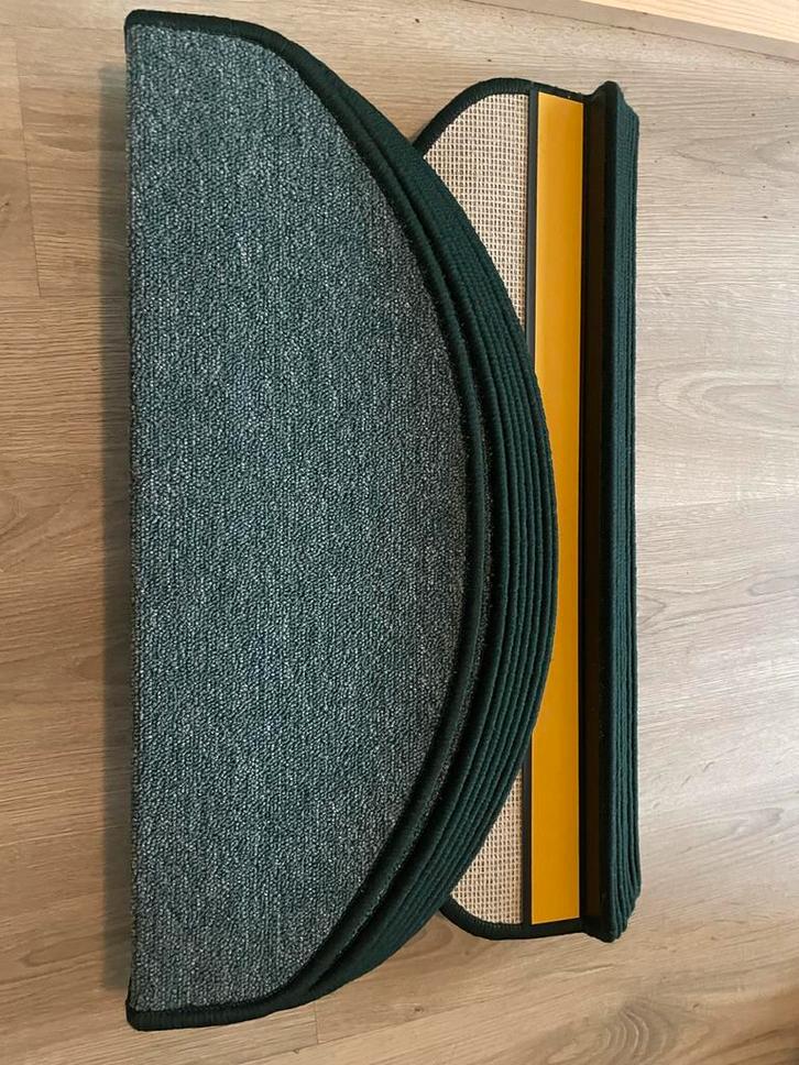 Nieuwe Trapbedekking Halve Maantjes, Huis en Inrichting, Stoffering | Tapijten en Kleden, Nieuw, Overige vormen, Groen, Ophalen