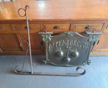 Echt antiek Engels uithangbord messing met prachtige patina  beschikbaar voor biedingen