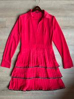 Nikkie jurk 38 rood met plise rok zgan, Kleding | Dames, Maat 38/40 (M), Ophalen of Verzenden, Zo goed als nieuw, Boven de knie