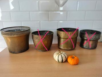 Antieke bloempot - geel koper - groot beschikbaar voor biedingen