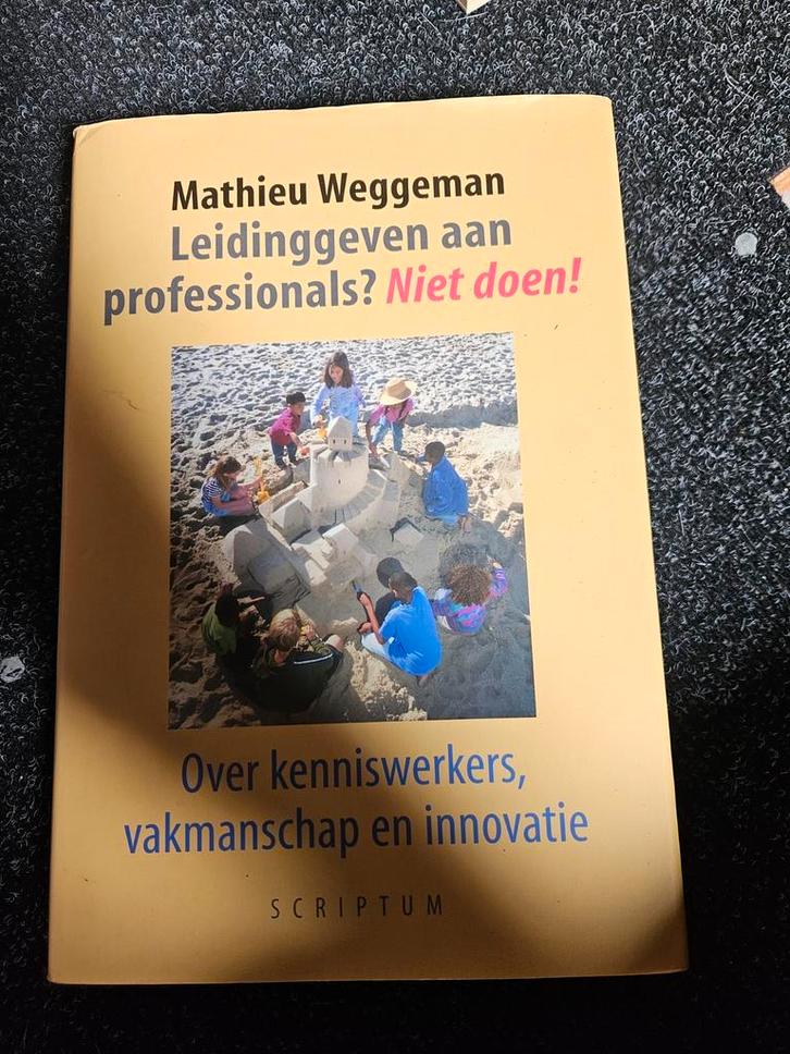M. Weggeman - Leidinggeven aan professionals? Niet doen!, Boeken, Wetenschap, Zo goed als nieuw, Sociale wetenschap, Ophalen of Verzenden