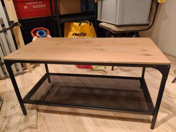 Stevige Salontafel  beschikbaar voor biedingen