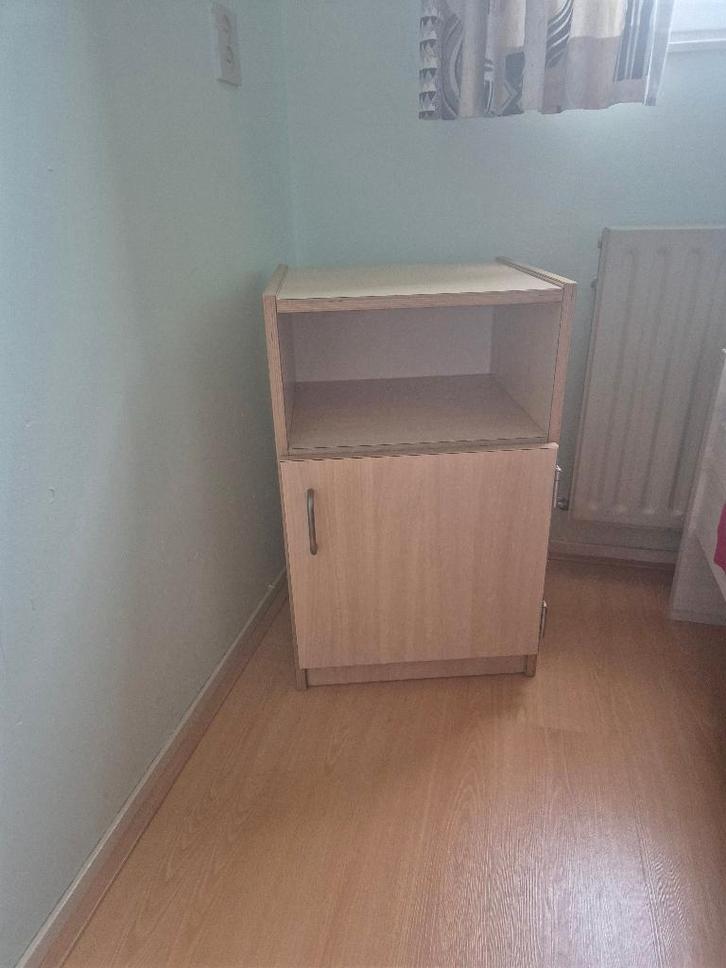 GRATIS nachtkastje, Huis en Inrichting, Slaapkamer | Nachtkastjes, Gebruikt, 55 tot 70 cm, Minder dan 45 cm, Ophalen