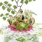 Super leuke glimmend gekleurde gouden trouwkoets taarttopper, Ophalen of Verzenden, Nieuw, Versiering, Geboorte of Huwelijk