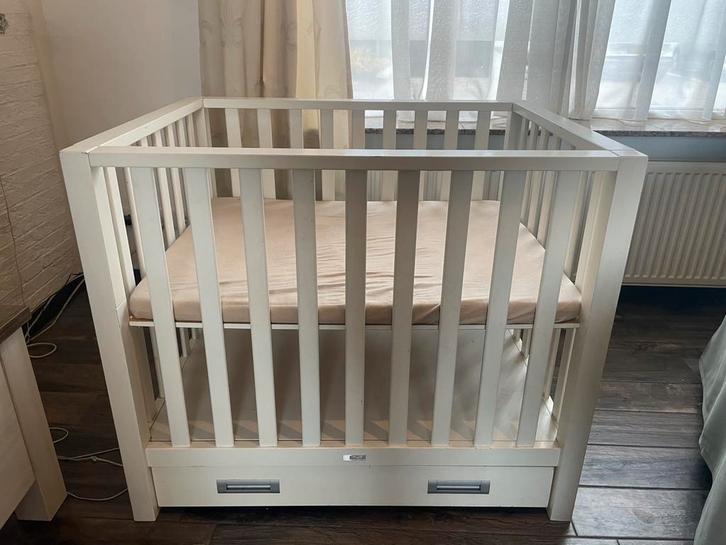 Witte box met la, inclusief matrasje, Kinderen en Baby's, Boxen, Zo goed als nieuw, Boxkleed, Ophalen