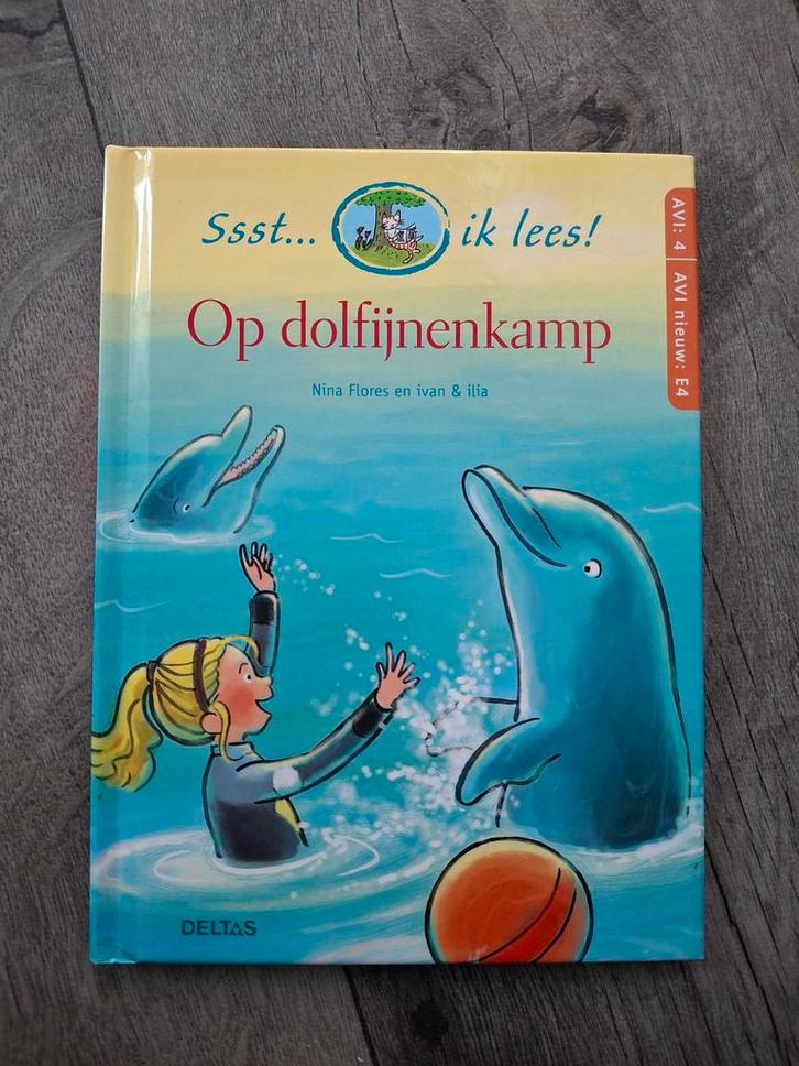 Op Dolfijnenkamp - Leesboek voor jonge lezers, Boeken, Kinderboeken | Jeugd | onder 10 jaar, Zo goed als nieuw, Fictie algemeen