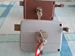 2 Deursloten Cisa en Mert bijbehorende sleutels, Doe-het-zelf en Verbouw, Hang- en Sluitwerk, Ophalen of Verzenden, Zo goed als nieuw
