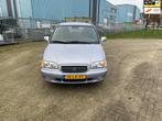 Hyundai Trajet 2.0i-16V GLS AUTOMAAT !, Auto's, Origineel Nederlands, Te koop, Zilver of Grijs, Benzine