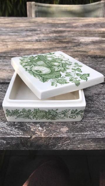 Mason’s Fruitbasket dekseldoos beschikbaar voor biedingen