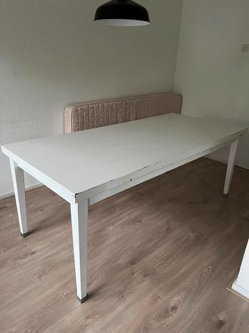 GRATIS ophalen: Eettafel massief hout beschikbaar voor biedingen