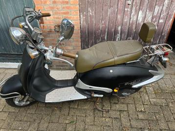 Fosti retro scooter beschikbaar voor biedingen