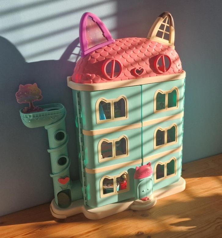 Gabby's poppenhuis dollhouse, Kinderen en Baby's, Speelgoed | Poppenhuizen, Zo goed als nieuw, Poppenhuis, Ophalen