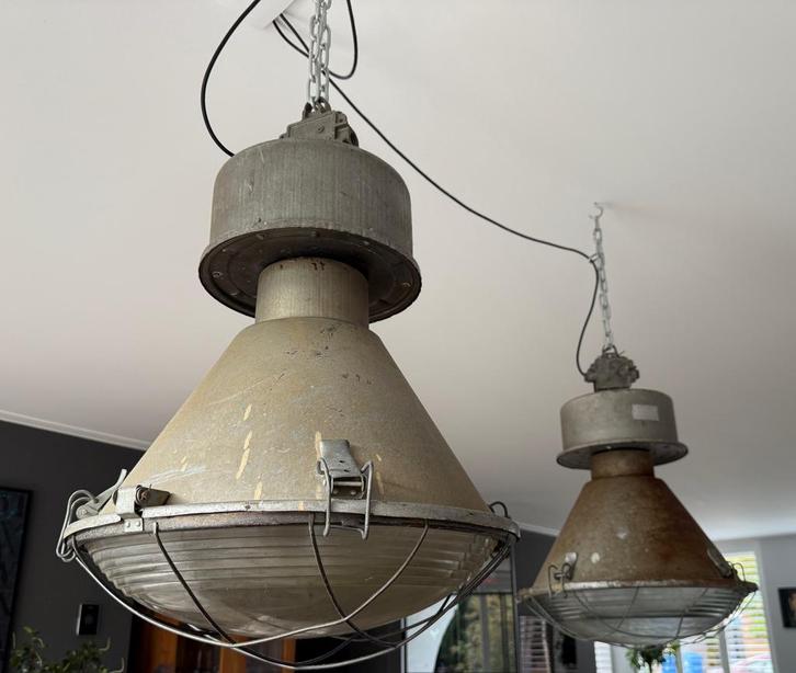 2 authentieke industriële Poolse fabriekslampen, Huis en Inrichting, Lampen | Hanglampen, Zo goed als nieuw, Minder dan 50 cm