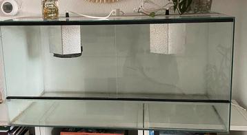 Terrarium volglas beschikbaar voor biedingen