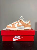 Nike Dunk Low W Schoenen - Maat 36,5, Kleding | Dames, Schoenen, Ophalen of Verzenden, Nieuw, Beige, Sneakers of Gympen