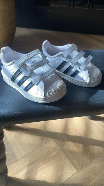 Adidas schoentjes maat 20 beschikbaar voor biedingen