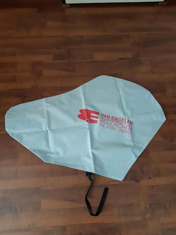 Nieuwe disselhoes voor caravan beschikbaar voor biedingen
