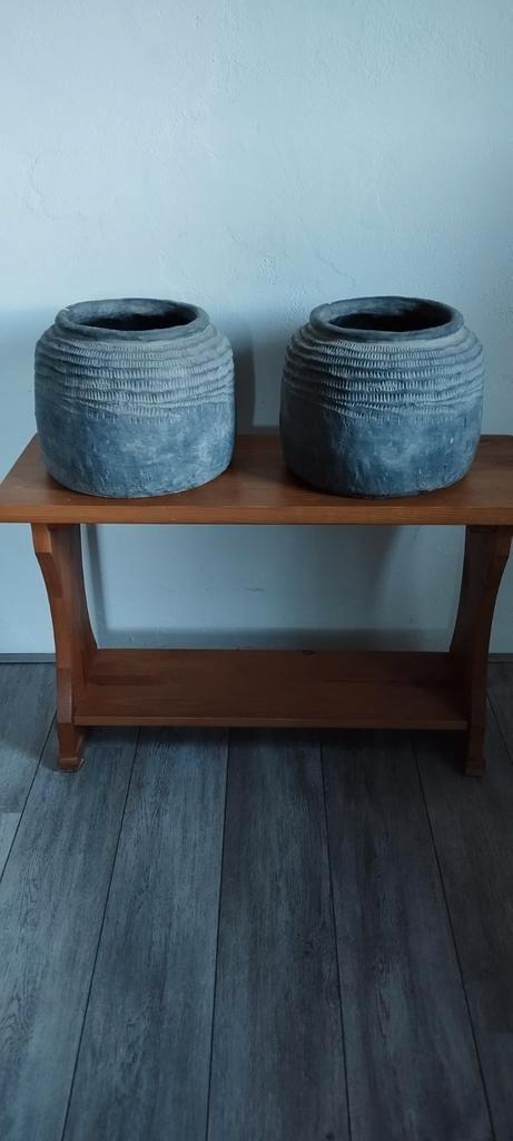 2 grote zware grijze bloempotten, Tuin en Terras, Bloempotten, Zo goed als nieuw, Steen, Minder dan 40 cm, Minder dan 25 cm, Rond