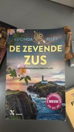 Lucinda Riley - De zevende zus, Boeken, Lucinda Riley, Ophalen of Verzenden, Zo goed als nieuw, Nederland