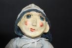 Oude handgemaakte pop met smockjurk & antieke kanten muts, Ophalen of Verzenden, Gebruikt, Pop