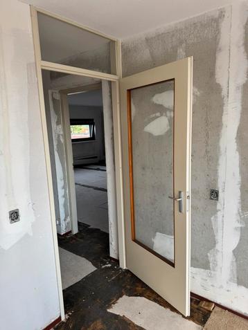 Opdeukdeur met raam (211,5 bij 88) beschikbaar voor biedingen