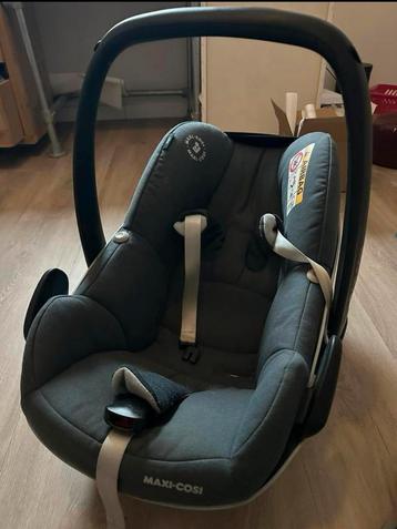 Maxi cosi beschikbaar voor biedingen