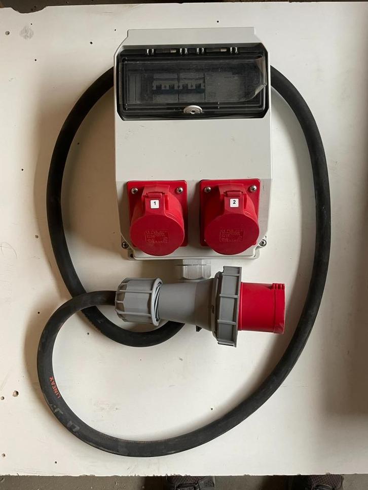 32A krachtstroom verdeelunit (wandverdeelkast), Doe-het-zelf en Verbouw, Elektra en Kabels, Gebruikt, Ophalen