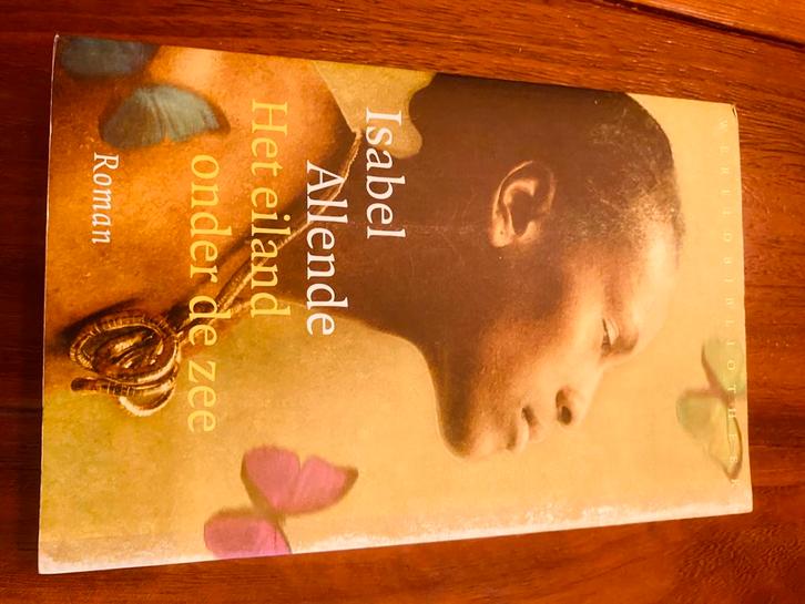 Het eiland onder de zee / Isabel Allende, Boeken, Romans, Zo goed als nieuw, Ophalen of Verzenden