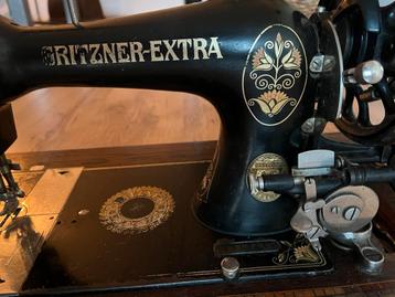 Antieke naaimachine Gritzner beschikbaar voor biedingen