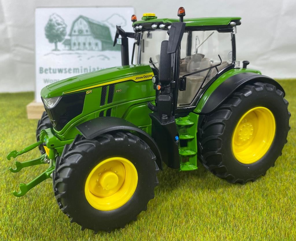 John Deere 6R250 tractor 1:32 Wiking, Hobby en Vrije tijd, Modelauto's | 1:32, Nieuw, Tractor of Landbouw, Overige merken, Ophalen of Verzenden
