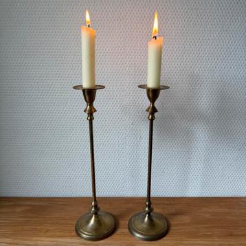 2 Vintage Hoge Koperen Messing Kandelaars, Slank Model beschikbaar voor biedingen