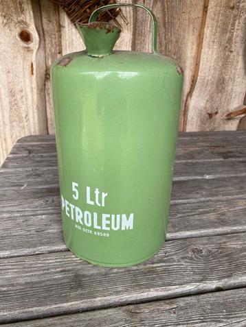 Petroleum kan 5ltr , groenpatina beschikbaar voor biedingen