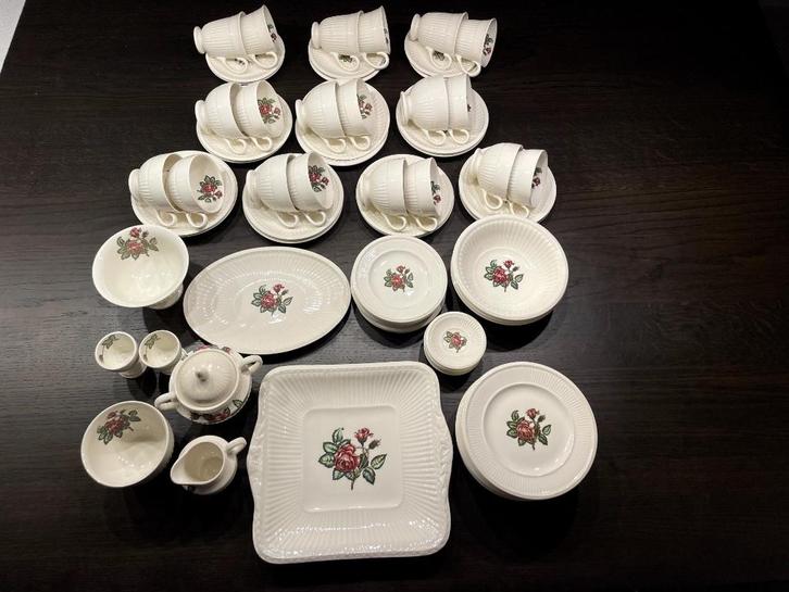 Wedgewood thee/koffie servies (Moss rose), Huis en Inrichting, Keuken | Servies, Zo goed als nieuw, Overige typen, Wedgwood, Aardewerk