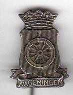 Speldje WAPEN WAGENINGEN MET KROON (A9), Verzamelen, Ophalen of Verzenden, Gebruikt, Overige onderwerpen