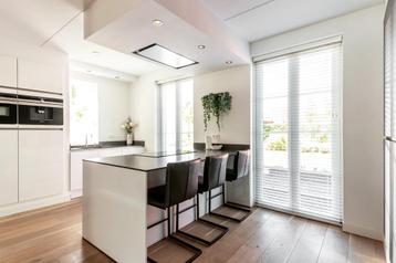 3 grijs/zwarte PU-lederen barkrukken met zwart metalen frame beschikbaar voor biedingen