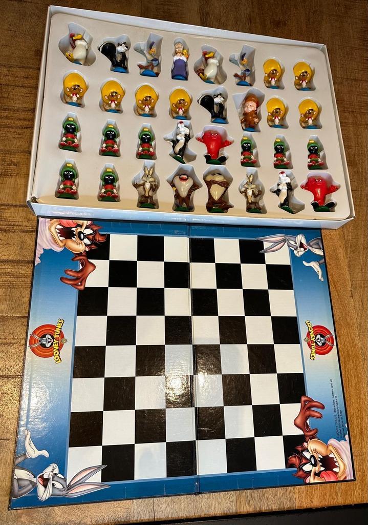 Looney Tunes 3D Schaakspel - Compleet & Zeldzaam!, Hobby en Vrije tijd, Gezelschapsspellen | Bordspellen, Gebruikt, Een of twee spelers