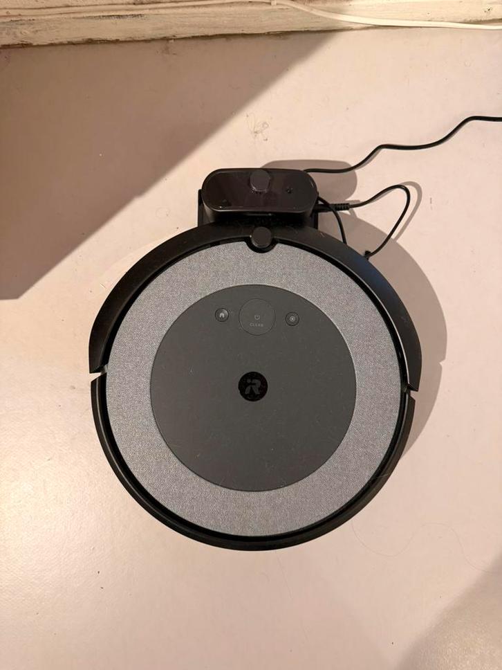 I Robot vaccum roomba i5+ base + edge ramp, Witgoed en Apparatuur, Stofzuigers, Zo goed als nieuw, Robotstofzuiger, Ophalen of Verzenden